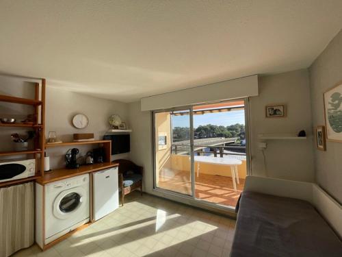 Deluxe One-Bedroom Apartment with Ocean View image 7