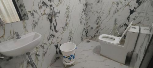 Hotel Touchwood - image 2