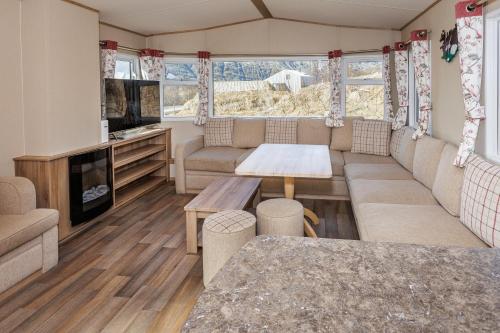Home under a waterfall 7 mins from Glacier Lagoon in Hali