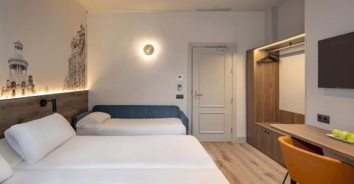 Double Room with Extra Bed image 4