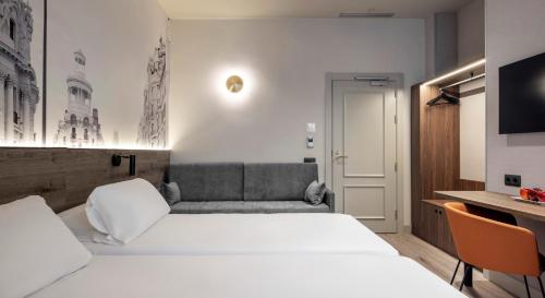Double Room with Extra Bed image 5