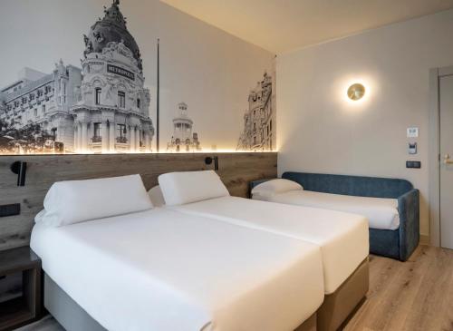 Double Room with Extra Bed image 6