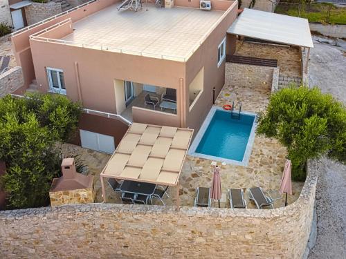 Theo Villas - main image