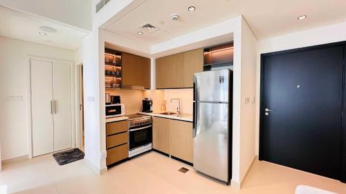 OYO 1350 Home Premium 1-Bed Apt Burj Crown - image 10