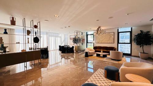 OYO 1350 Home Premium 1-Bed Apt Burj Crown - image 8