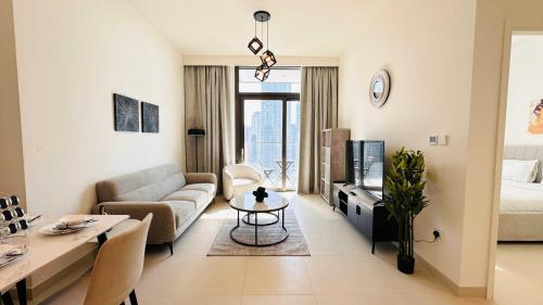 OYO 1350 Home Premium 1-Bed Apt Burj Crown - image 12