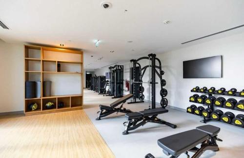 OYO 1350 Home Premium 1-Bed Apt Burj Crown - image 9