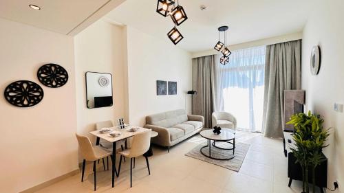 OYO 1350 Home Premium 1-Bed Apt Burj Crown - image 13