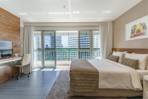 Fusion Hplus Express + in Monumental Axis