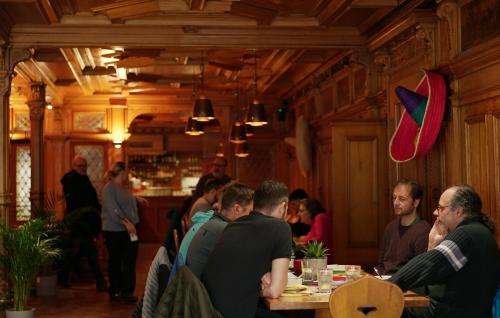 餐廳, Zunfthaus zu Wirthen in 索洛圖恩