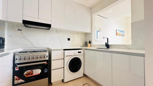 OYO 1291 Home Fully Furnished 1bed Apt @JVC - image 11