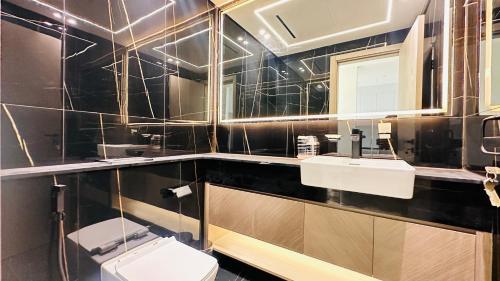 OYO 1291 Home Fully Furnished 1bed Apt @JVC - image 12