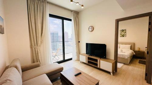 OYO 1291 Home Fully Furnished 1bed Apt @JVC - image 5