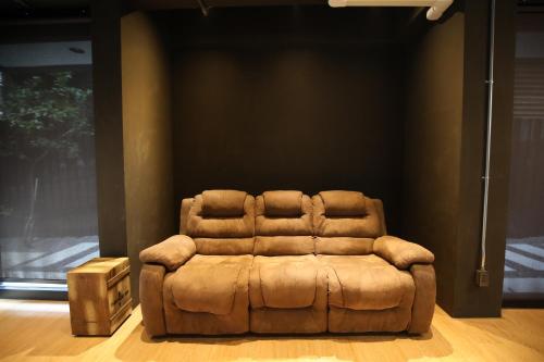 Chic Ekkamai Escape Near BTS, Dining & Nightlife, Bangkok (photo 5)