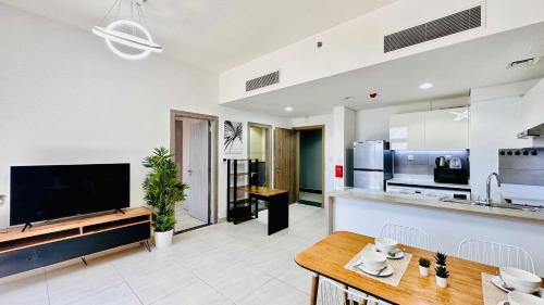 Modern 1-Bedroom La Perla Apartment JVC with Infinity Pool & Kids’ Zone, Dubaj (fotografie 7)