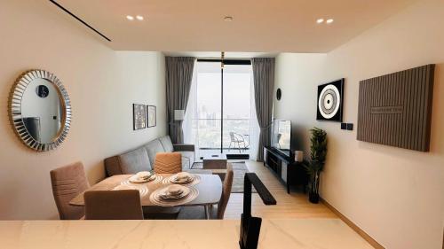 OYO HOME 1387 Premium 1bedroom Apartment - image 6
