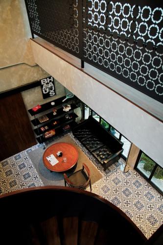 Chic Ekkamai Escape Near BTS, Dining & Nightlife, Bangkok (photo 7)
