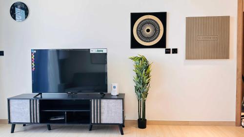 OYO HOME 1387 Premium 1bedroom Apartment - image 4