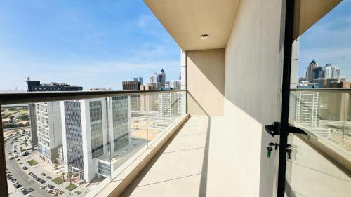 Upscale Studio Apartment Business Bay with Balcony and Free Parking by BelVilla - image 2