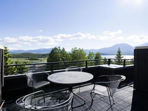 Luxury By The Lake in Dillon, USA