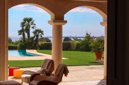 Magnifique Villa Provençal avec Piscine et Vue Mer (Magnifique Villa Provencal avec Piscine et Vue Mer) in Trois Moulins