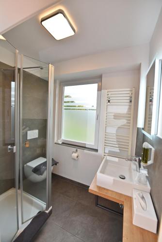Deluxe Double Room image 6