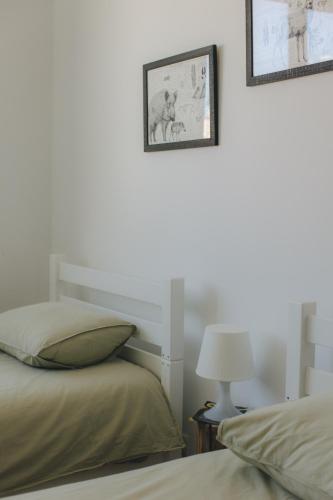 2 twin beds