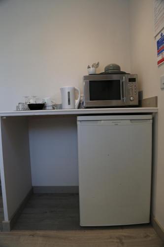 Debden Guest House Room Type - Standard Twin Room