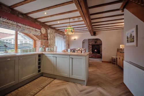 Humble Bee Cottage - image 4