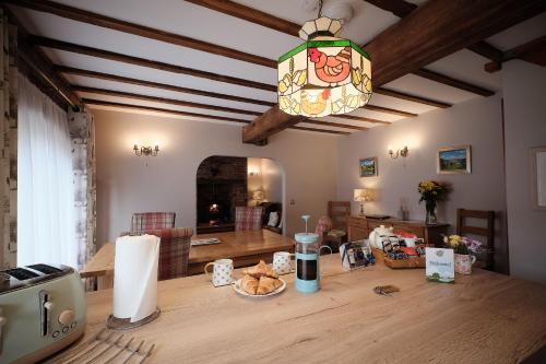 Humble Bee Cottage - image 10