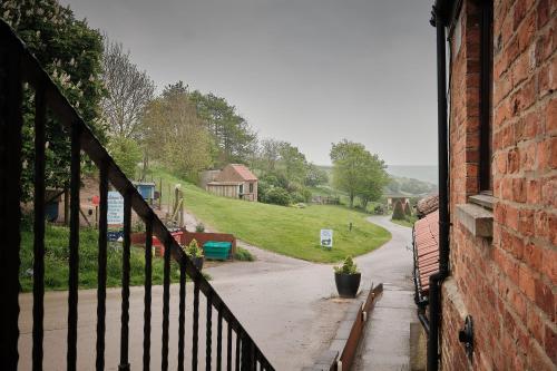 Humble Bee Cottage - image 11