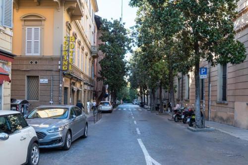 BOLOGNA CITY CENTER H- ROOMS AND SUITES - Near Rizzoli Hospital, Bologna (photo 8)