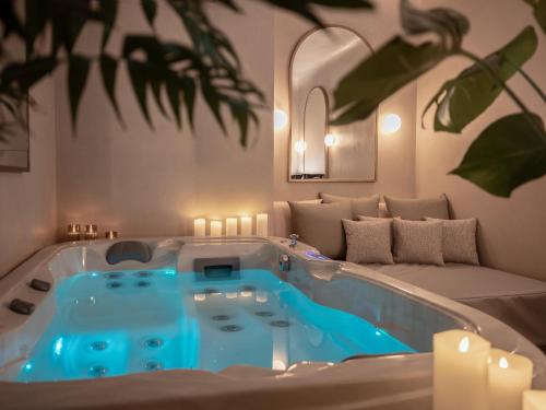 Hot tub, Miss Fuller in 17th - Arc de Triomphe - Palais des Congres