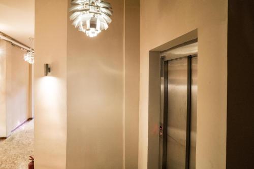 Athenaeum Downtown by Pretty Apartments - image 3