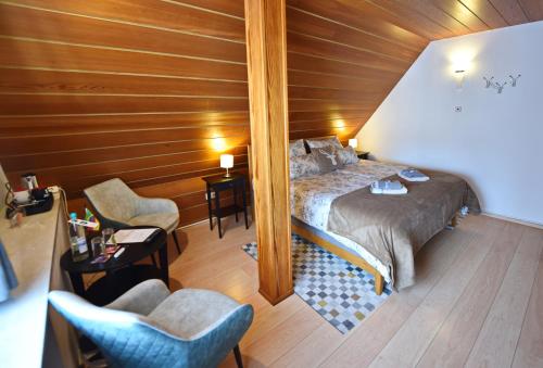 Double Room image 8