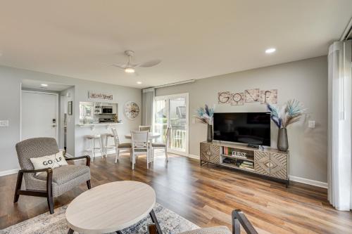 Pinehurst Lake Condo: Water View & Community Perks in 松林市