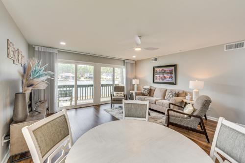 Pinehurst Lake Condo: Water View & Community Perks in 松林市