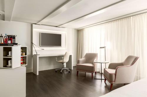 1 queen bed