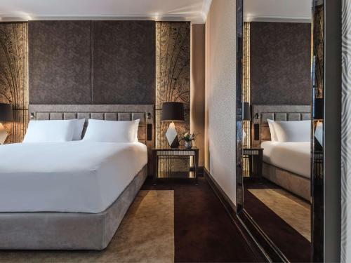 Deluxe Double or Twin Room image 2