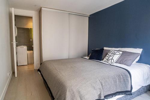 Comfortable and bright 50 m in Paris 10th - image 4