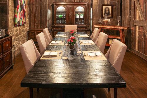 レストラン, オールド ストーン イン ブティック ホテル (Old Stone Inn Boutique Hotel) in ナイアガラ フォールズ（ON）
