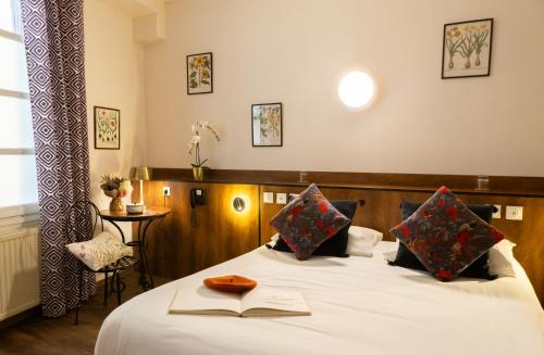 Queen Room image 3