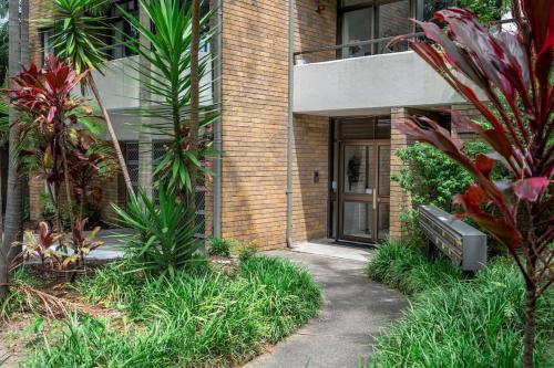 Garden Apartment with Large Outdoor Areas. - image 8