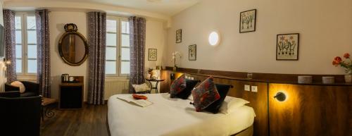 Queen Room image 1