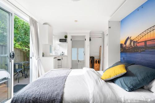 Cosy Compact and Private Studio Garden Apartment - image 6