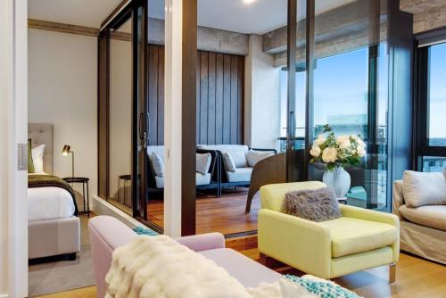 Premium Cityscape Abode w Skytower view & Parking, Auckland (photo 8)
