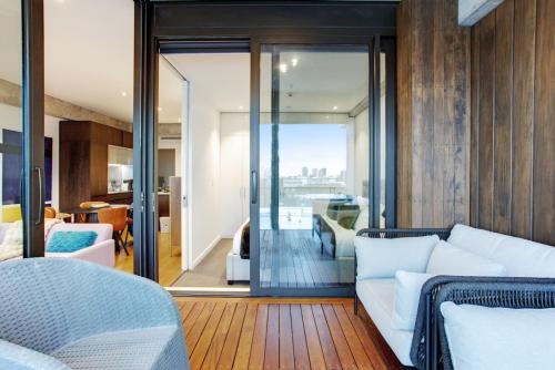 Premium Cityscape Abode w Skytower view & Parking, Auckland (photo 10)