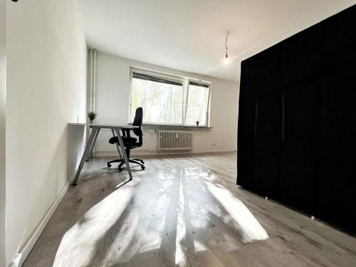 HolidayHome Aparments I Spaceous Room in BER-Reinickendorf 1 Min. to Metro Station - image 3