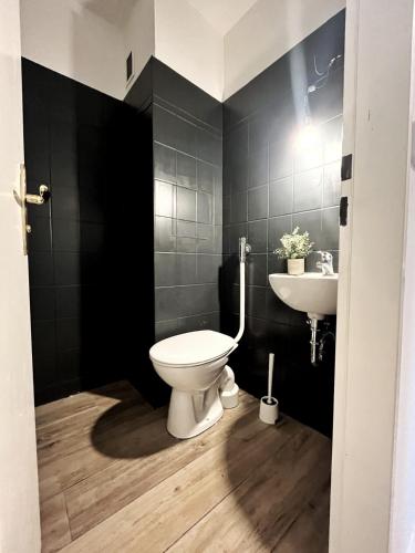 HolidayHome Aparments I Spaceous Room in BER-Reinickendorf 1 Min. to Metro Station - image 8