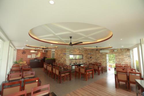 Restaurant, Kappil Meadows in Kappil
